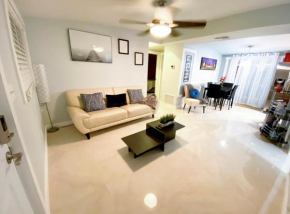 Cozy 3 Bedroom 2 bathroom house 5 minutes away from TPA International Airport